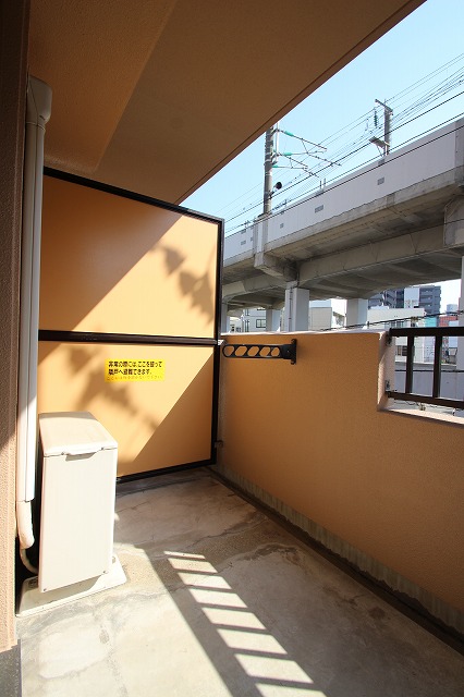 バルコニー　同物件別号室