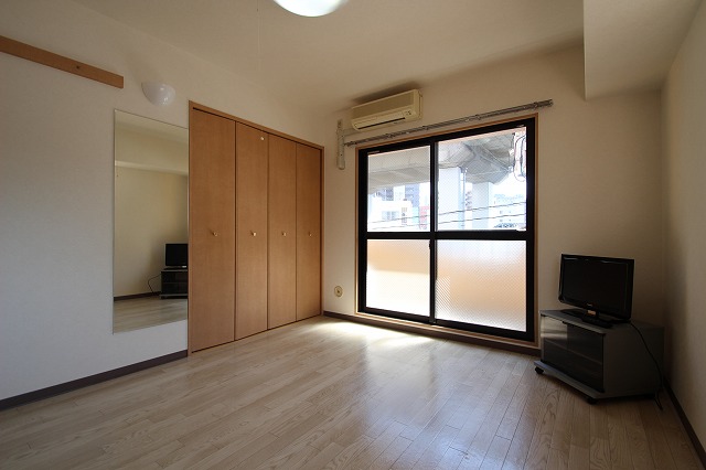 居室・リビング　同物件別号室