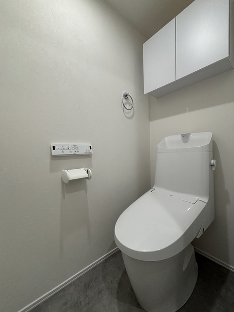 トイレ　＊温水洗浄機能付き