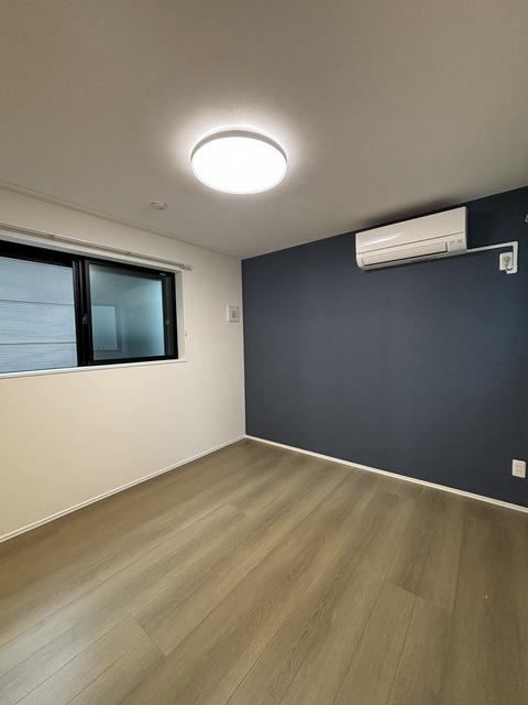 その他部屋・スペース　洋室約５．８畳　＊エアコン付き