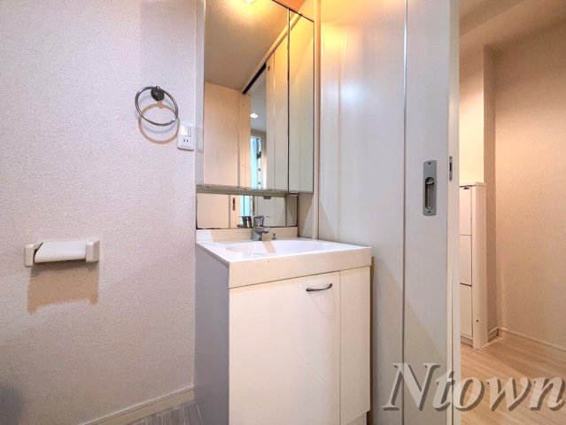 洗面設備　独立洗面台あり、毎朝おしゃれに忙しい女性の方におすすめです