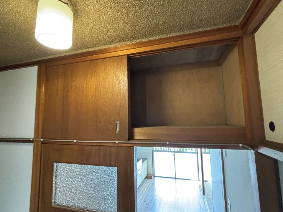 玄関　玄関に天袋あります