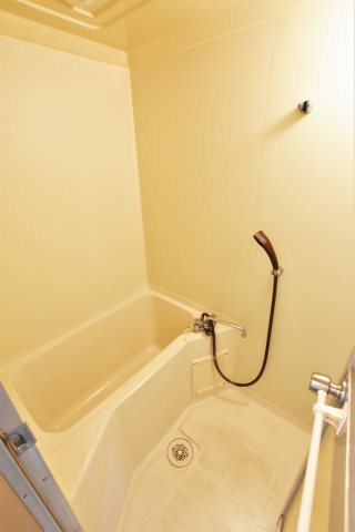 バス・シャワールーム　同物件、別号室の参考写真です。