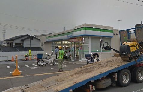 コンビニ　ファミリーマート（コンビニ）まで763m