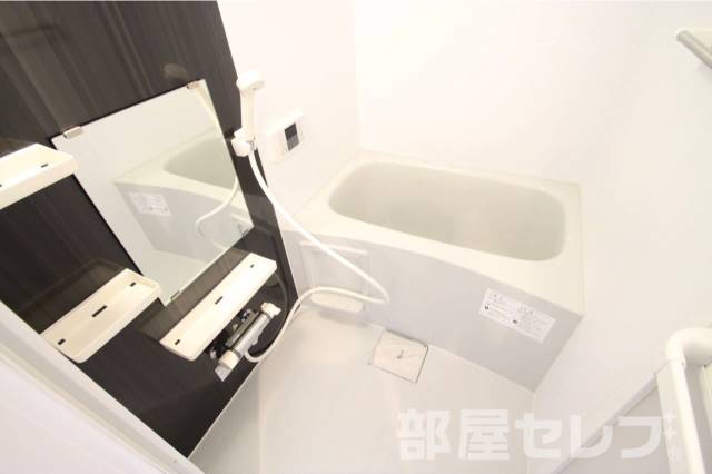 バス・シャワールーム　※１０２号室の写真を流用しています。