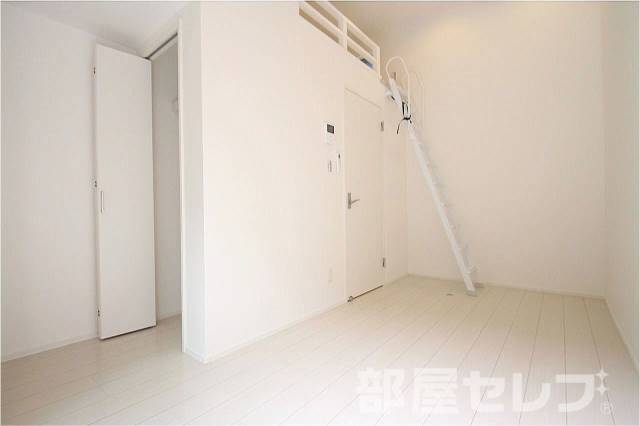 居室・リビング　※１０２号室の写真を流用しています。