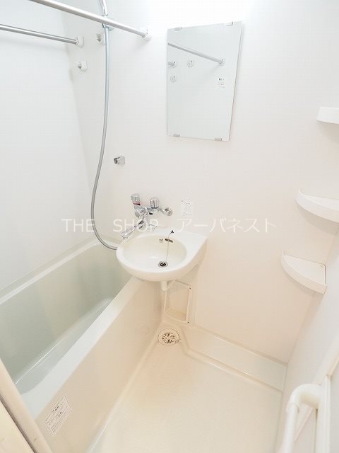 バス・シャワールーム　浴室乾燥機付き！