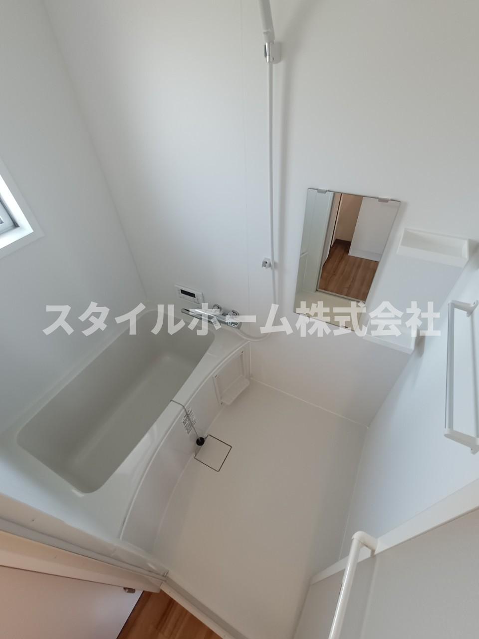 バス・シャワールーム　同建物内別部屋の写真です。