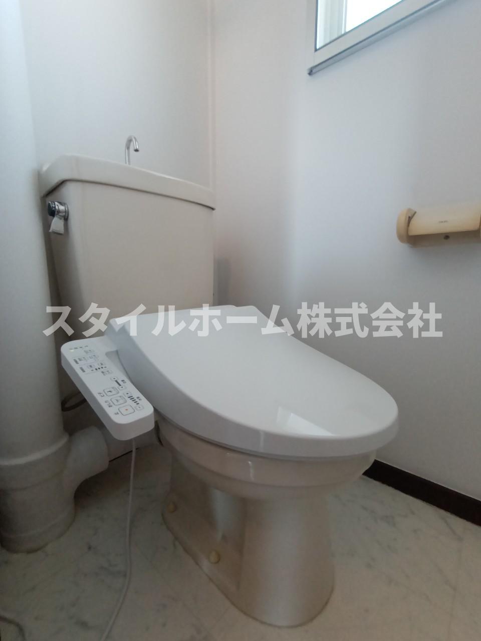 トイレ　同建物内別部屋の写真です。