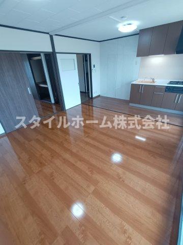 居室・リビング　同建物内別部屋の写真です。