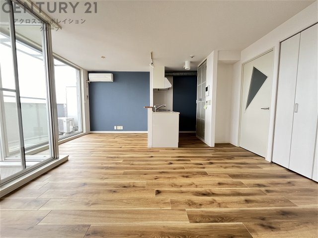 居室・リビング　エアコン付きで快適に過ごせます♪