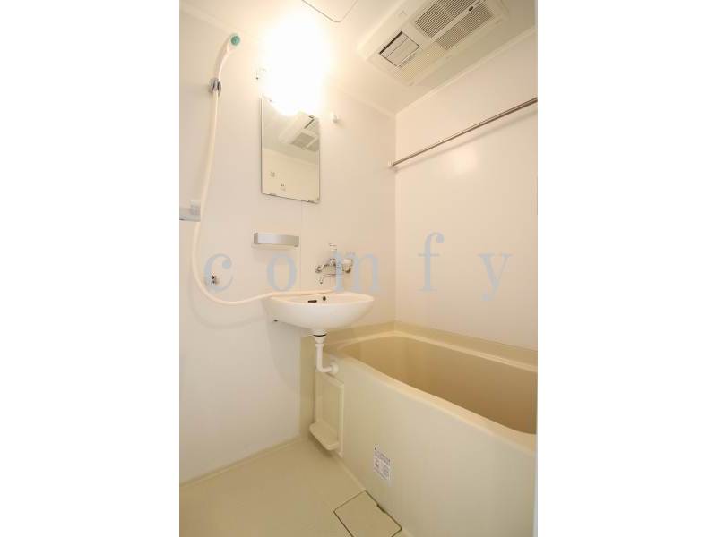 バス・シャワールーム　浴室乾燥機付きのバスルーム