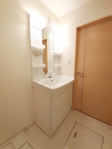 洗面設備　スペースが確保できる洗面所です