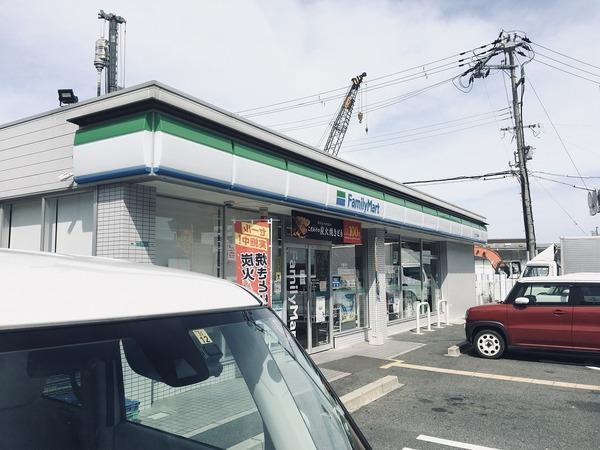 コンビニ　ファミリーマート（コンビニ）まで306m