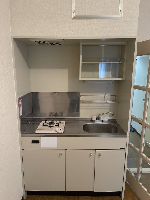 キッチン　同物件別号室の写真です。