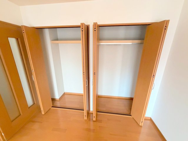 収納　大きなクローゼットはたくさんのお洋服もスッキリ片付きます。