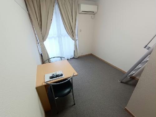 居室・リビング　家電・家具付き物件です。