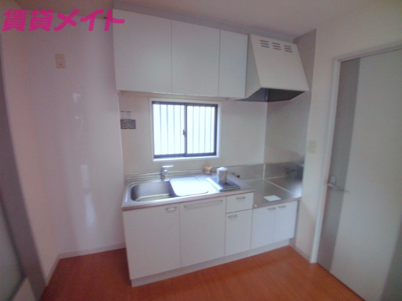 キッチン　同物件別部屋写真