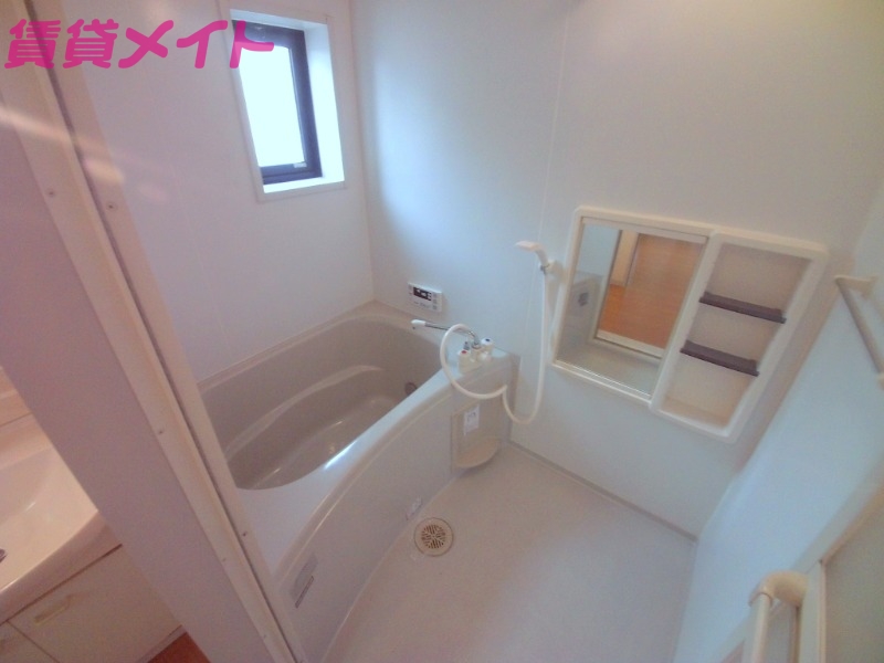 バス・シャワールーム　同物件別部屋写真