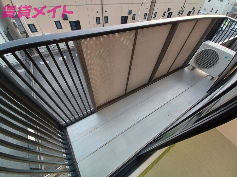 バルコニー　同物件別部屋写真