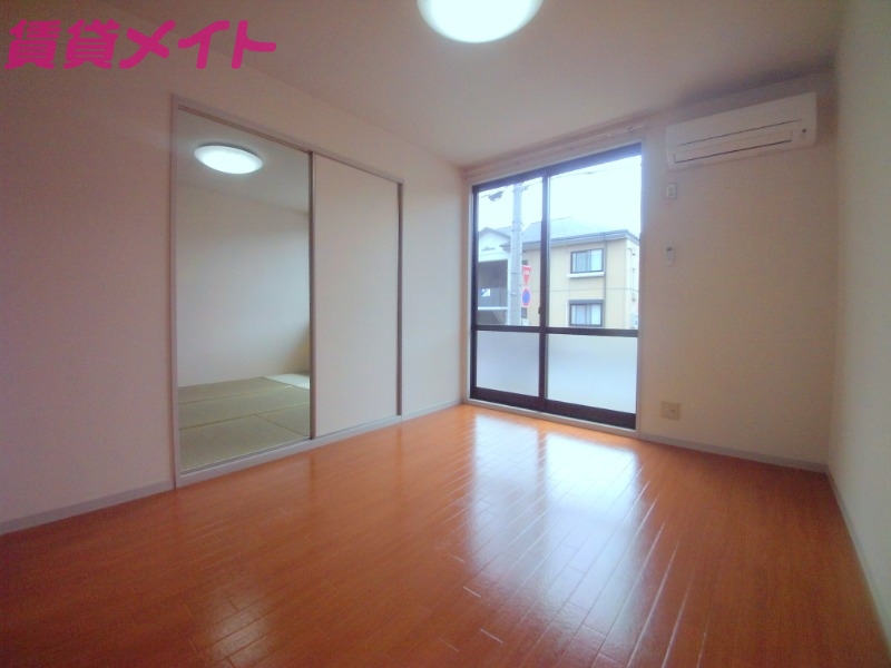 居室・リビング　同物件別部屋写真