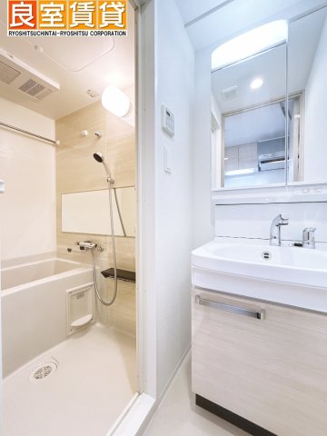 バス・シャワールーム　浴室乾燥機付き