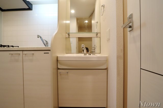 洗面設備　独立洗面台あり、毎朝おしゃれに忙しい女性の方におすすめです