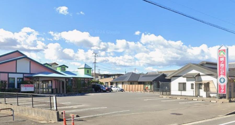 病院　坂ノ市こどもクリニック（病院）まで720m