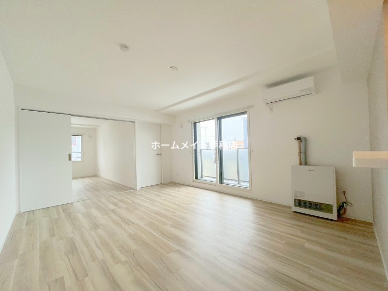 居室・リビング　広々リビングスペースございます！