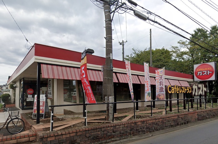 飲食店　ガスト（飲食店）まで950m