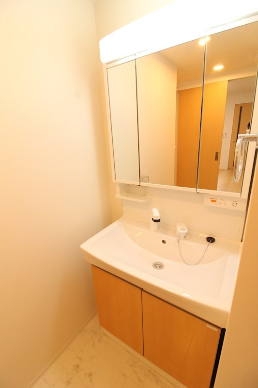 洗面設備　使い勝手のいい独立洗面台