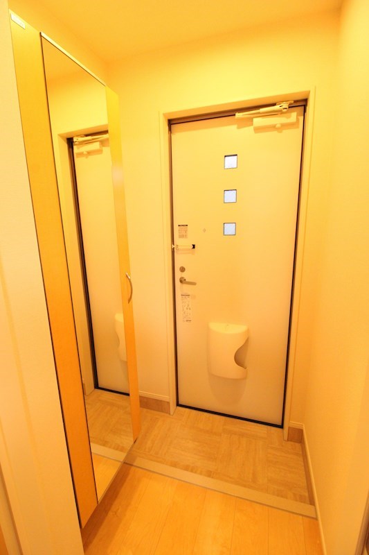 玄関　玄関は1階です