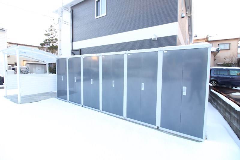 その他共有部分　外の物置です！タイヤなど冬装備の保管も安心