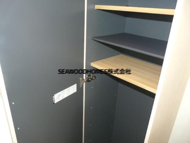 収納　お気に入りの靴をたっぷり並べられる収納力。