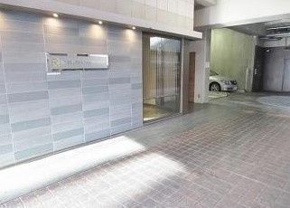 エントランス　落ち着いたエントランスです