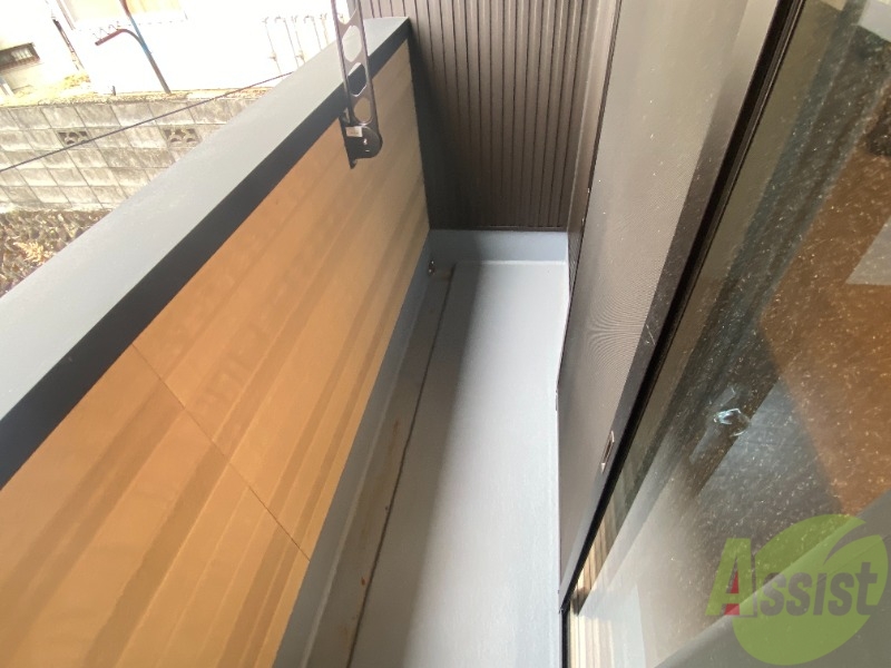 バルコニー　こちらのバルコニーで洗濯物干もばっちりです。