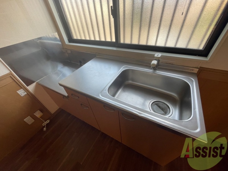 キッチン　こちらのキッチンには、お好きなコンロを設置頂けます。