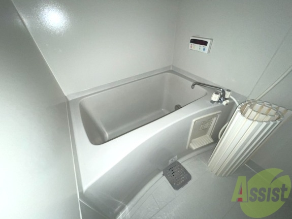 バス・シャワールーム　こちらのお風呂で、一日の疲れを癒してください。