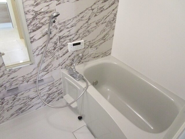 バス・シャワールーム　浴室　追い炊き給湯、浴室換気乾燥機付