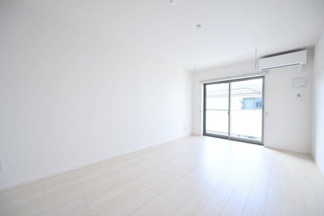 居室・リビング　こちらの居間で趣味の時間をお楽しみください。