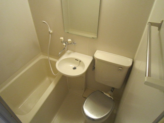 バス・シャワールーム　※別部屋の写真です