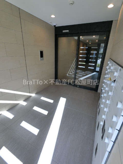 エントランス　マンション共用部分（オートロック付き）