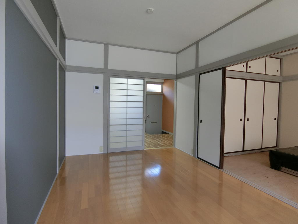 居室・リビング　■洋室７．５Ｊ■－和室６．０ｊと続き間です。