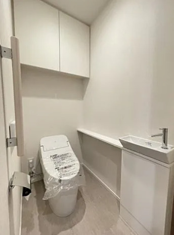 トイレ　別タイプ部屋　参考写真です