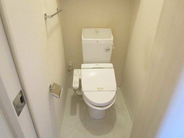 トイレ　温水洗浄暖房便座