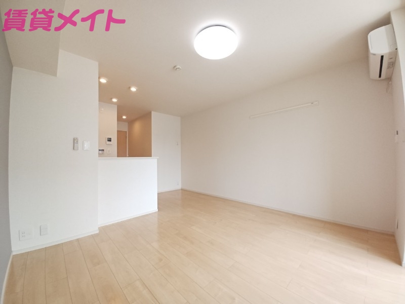 居室・リビング　同物件別室反転タイプ画像