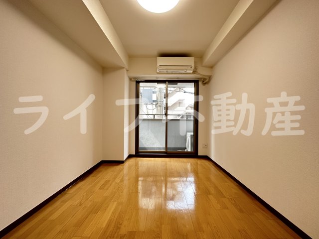 居室・リビング　こちらのリビングで趣味の時間をお楽しみください