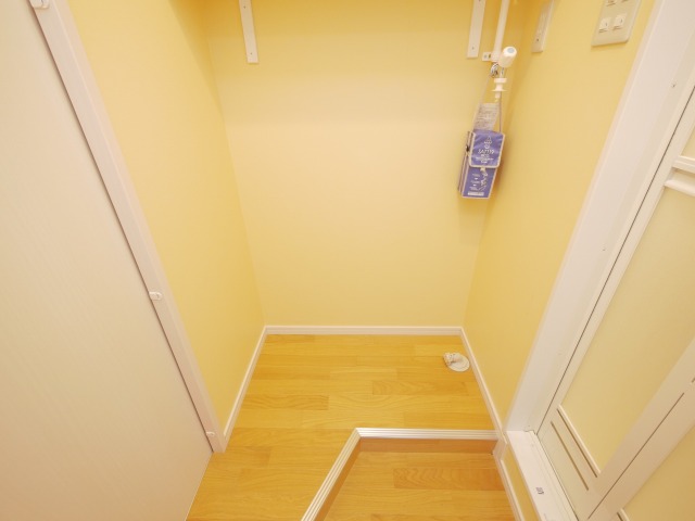 洗面設備　洗濯機置き場になります♪