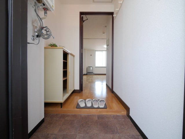 玄関　明るい玄関がお出迎えです☆