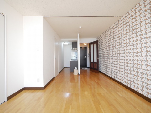 居室・リビング　明るい居間で気持ちまで明るくなりますね！